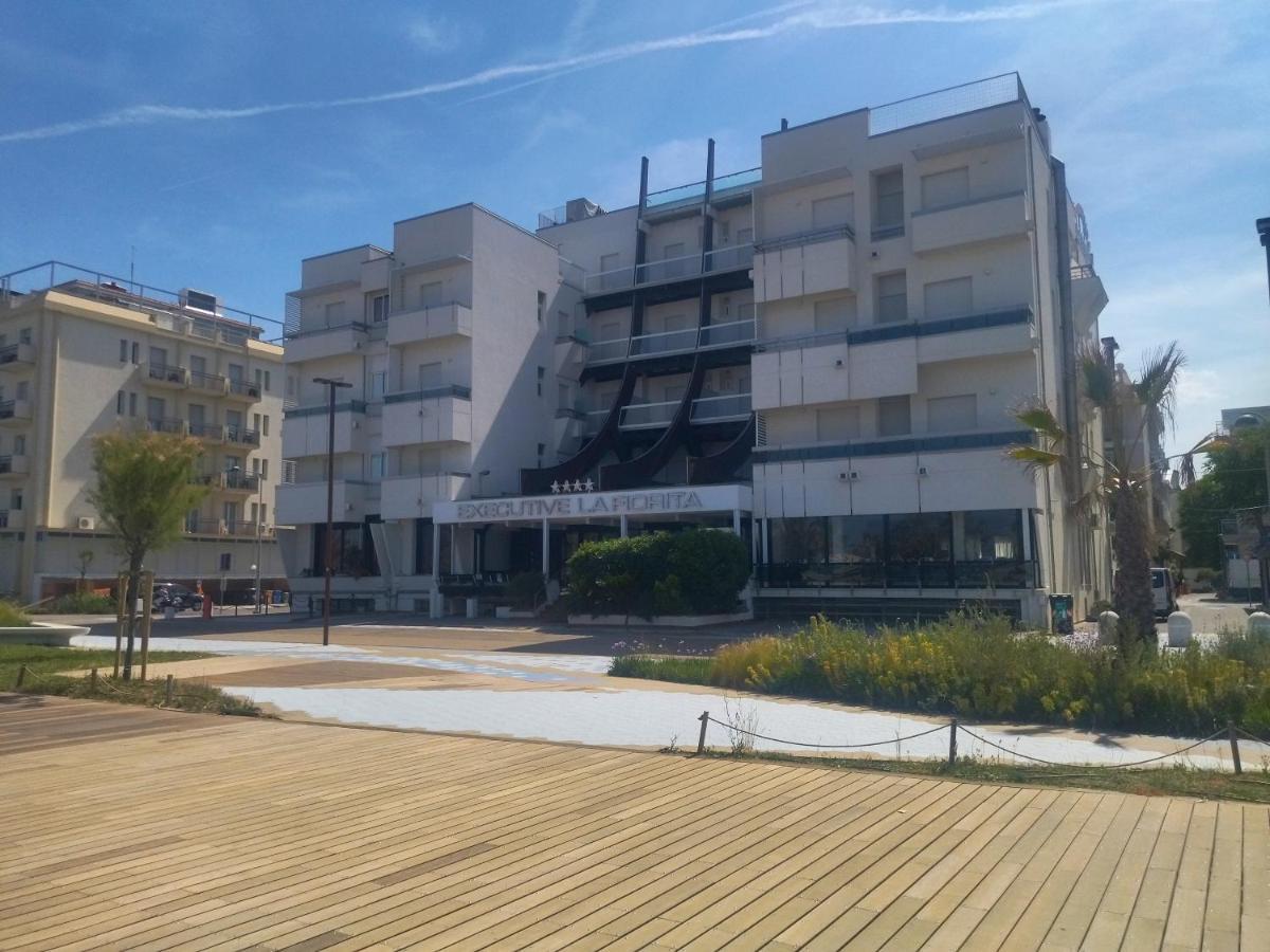 Hotel Executive La Fiorita Rimini Eksteriør billede
