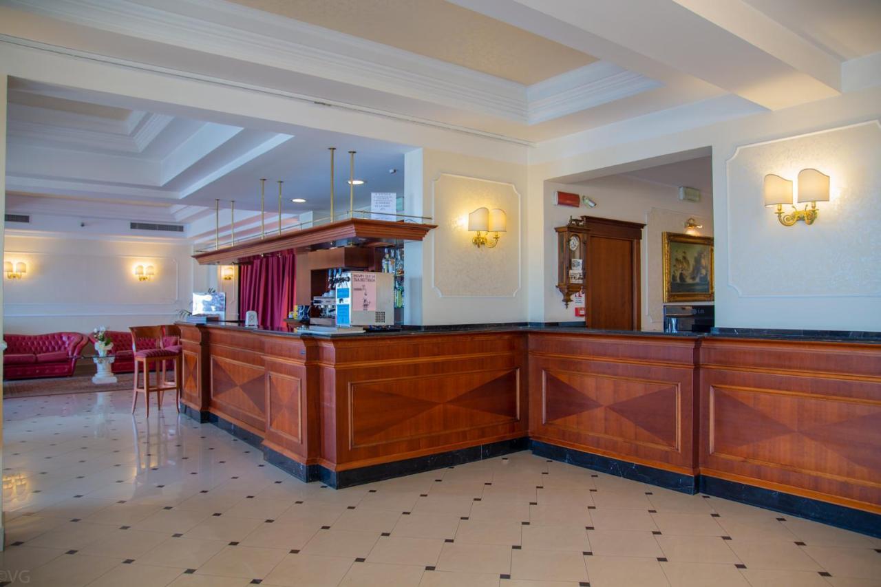 Hotel Executive La Fiorita Rimini Eksteriør billede